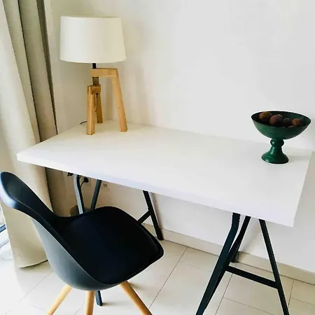 Retro Chic 100m2 Flat, 5min Walk From Center & Train
