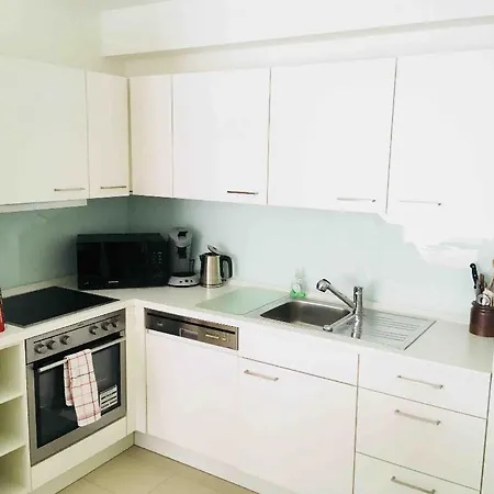 Retro Chic 100m2 Flat, 5min Walk From Center & Train