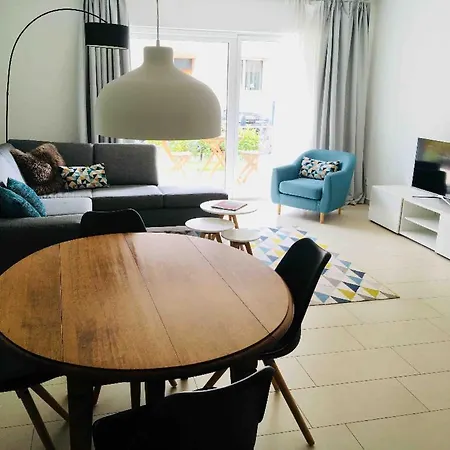 Retro Chic 100m2 Flat, 5min Walk From Center & Train *
