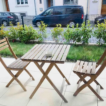 Retro Chic 100m2 Flat, 5min Walk From Center & Train *